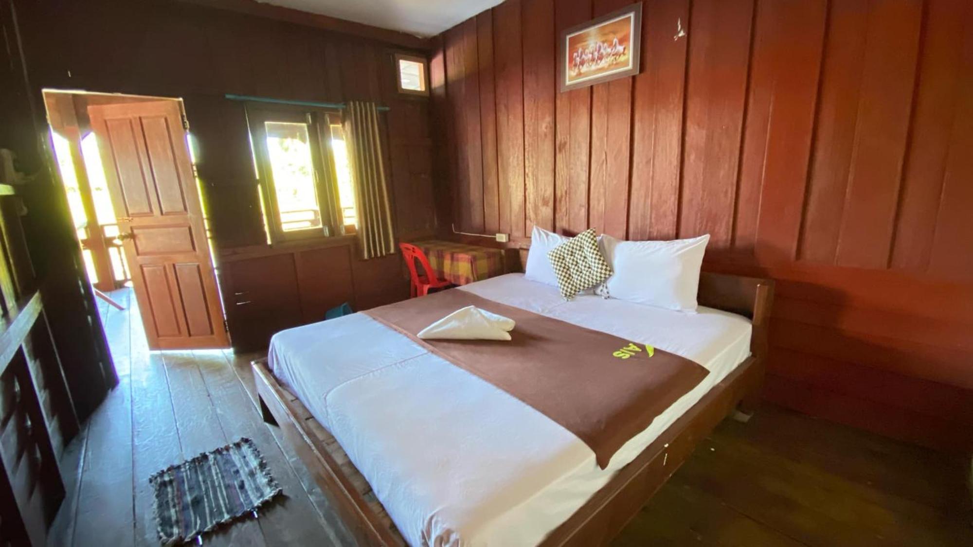 Muang Không Souksanh River Bungalow מראה חיצוני תמונה